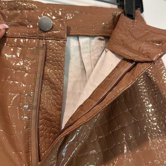 🔵 SHEIN Glossy Tan Faux Leather Croc-Embossed Pants Size Medium 6 - Picture 5 of 10
